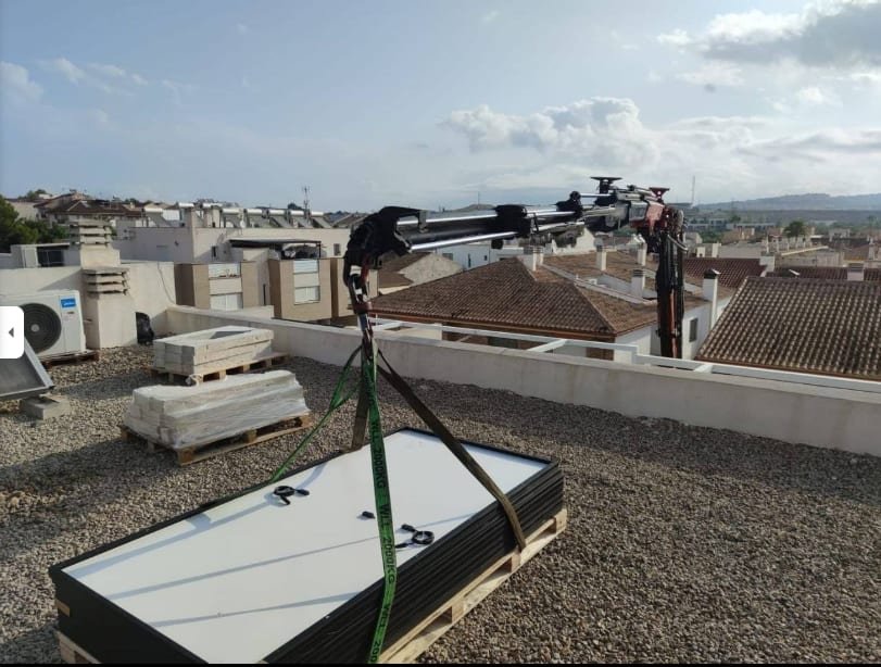 Instalación de placas solares en tejado realizada por Autoconsumo Eco-Nómico en Murcia