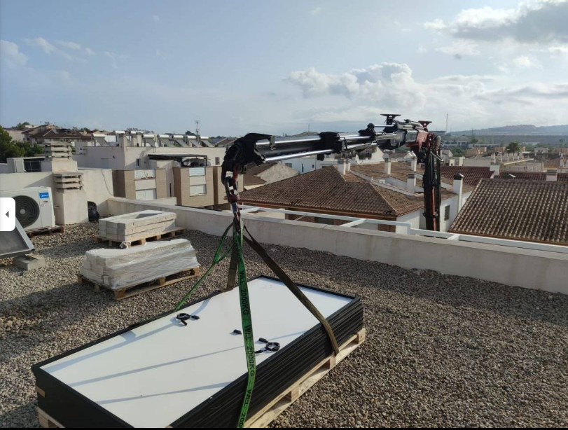 Instalación de placas solares en tejado realizada por Autoconsumo Eco-Nómico en Murcia